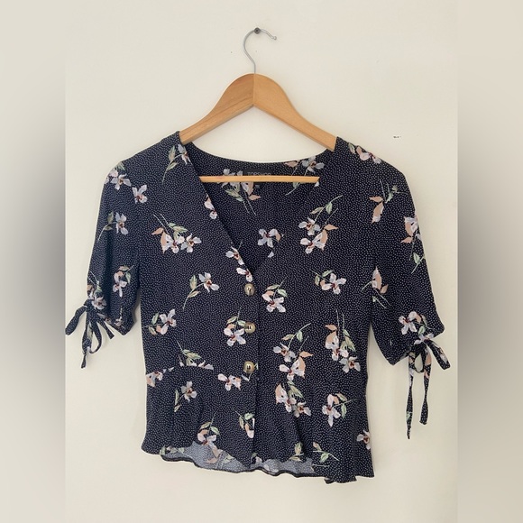 Topshop Crop Button Up Blouse - Picture 2 of 7